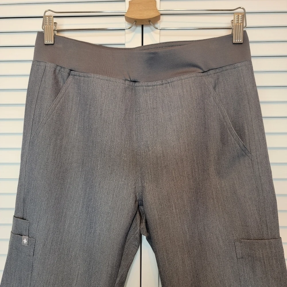 FIGS Men's Axim Cargo Scrub Pants Grey Classic Fit Moisture Wicking Anti Wrinkle